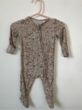 0-3 M Angel Dear Beige Floral Zip Front Footed Light Weight Summer Sleeper